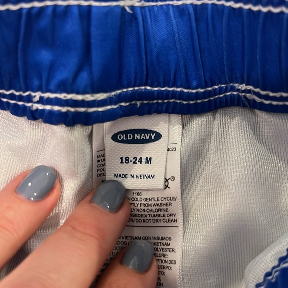 OLD NAVY 18-24M - Picture 3 of 3